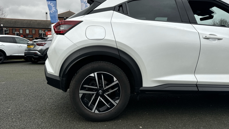 Nissan Juke 1.0 DiG-T N-Connecta 5dr DCT Petrol Hatchback